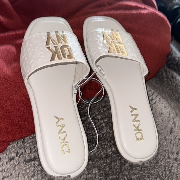 DKNY White Gold Logo Bling Slip On Flat Slides Sandals Size 6.5 - Picture 10 of 12